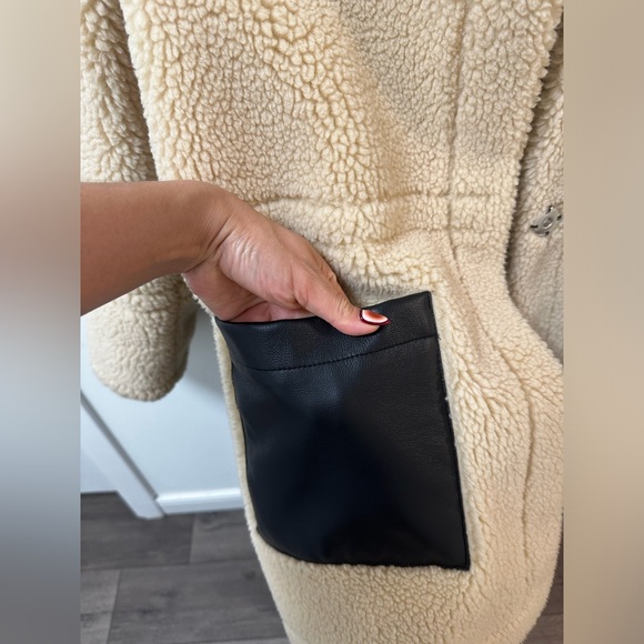 NWT Raven Reversible Faux Shearling Coat. - Picture 7 of 9